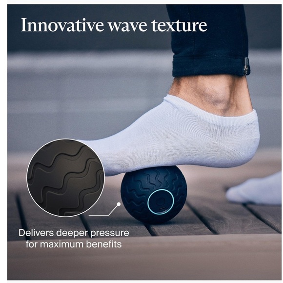 🆕‼️ - NWT - Therabody WaveSolo Black Massage Ball with Blue Accents - Picture 4 of 5